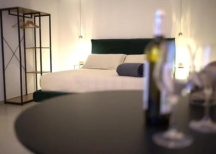 Elecla * تْشيفالو